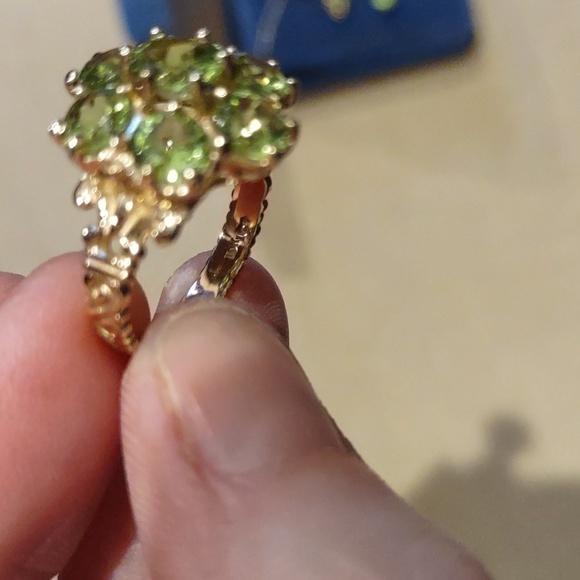 Peridot ring set in 10kt yellow gold - Picture 6 of 12